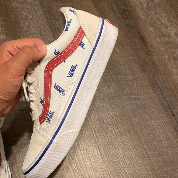 Vans Old Skool Shoes - Picture 7 of 16